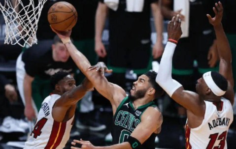 九游游戏app官方下载 - 塔图姆连续十五场比赛得分超过关键助攻，巴黎圣日耳曼挑战极限！